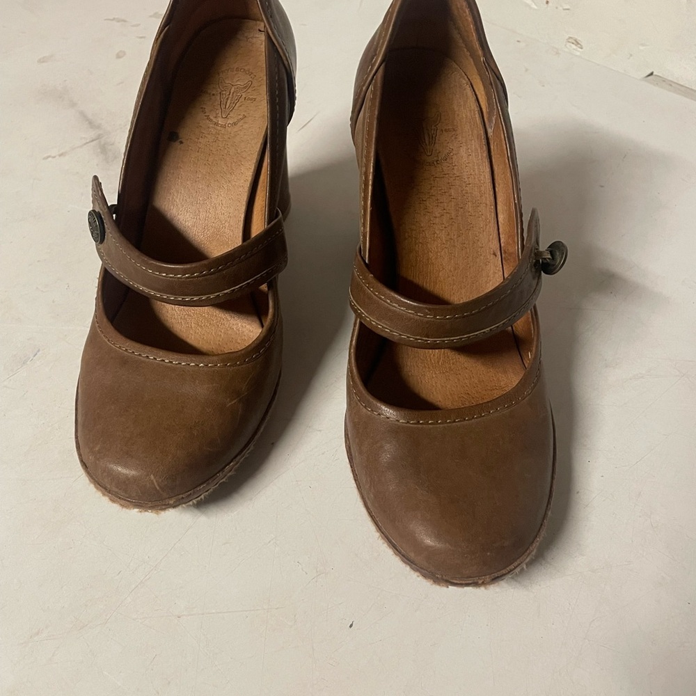 Frye’s Women's Shoes - brown